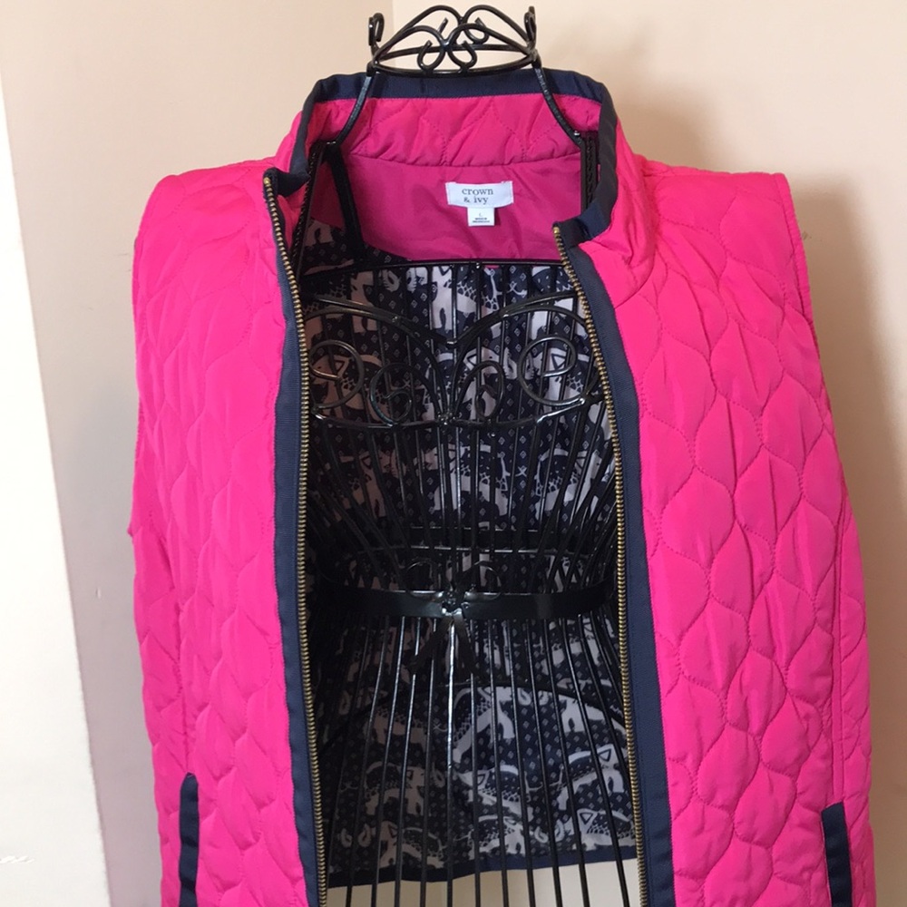 crown & ivy Fuschia Quilted Vest Trimmed in Navy Blue - Picture 4 of 9